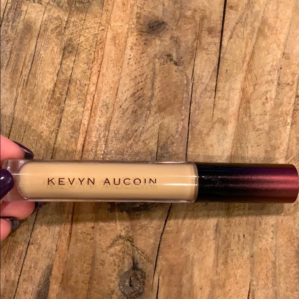 Kevyn Aucoin super natural concealer